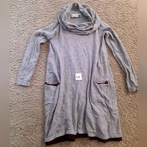 SPARROW - XS - Tunic - Great w/ Burgundy trim AND POCKETS!